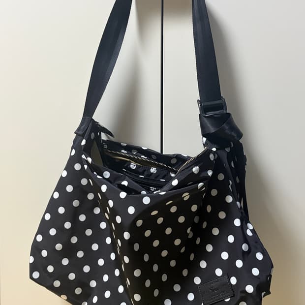 TRVR 티알브이알 폴카 도트 이지 숄더백