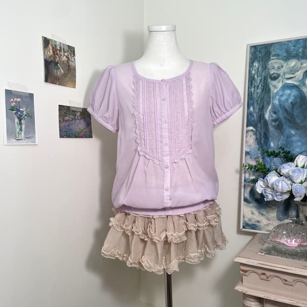 LOWRYS FARM lavender lace trime puff mor
