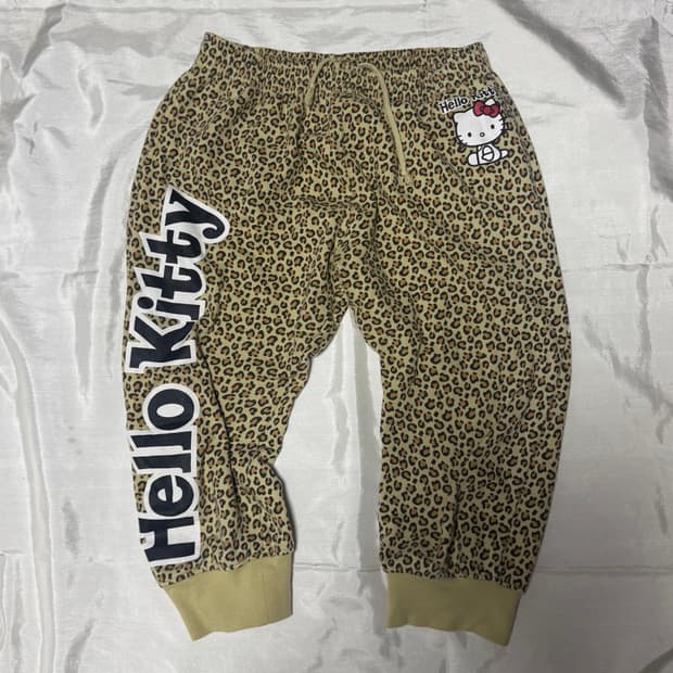 ”Hello Kitty“ Leopard Short Pants