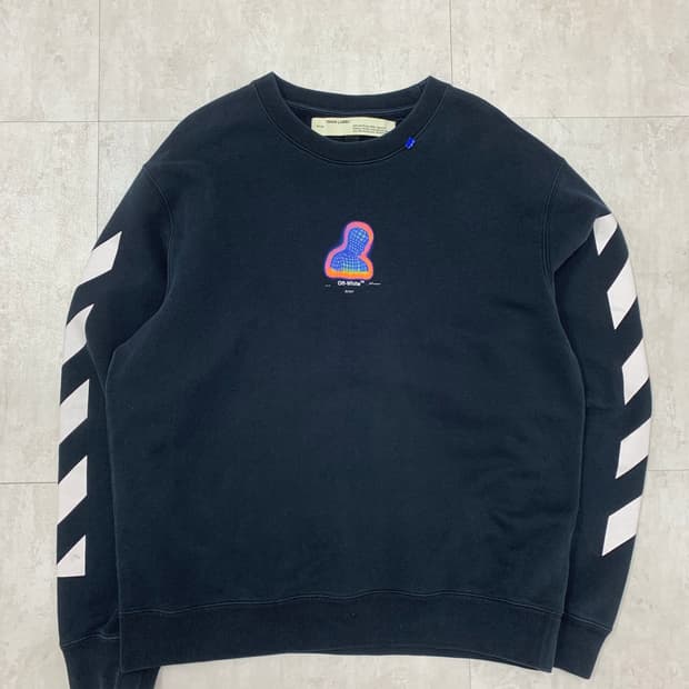 오프화이트 블랙프린팅 맨투맨