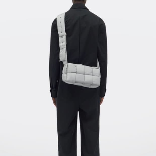 보테가 베네타 / 패딩 카세트 백 / 그레이 / 사이즈 M