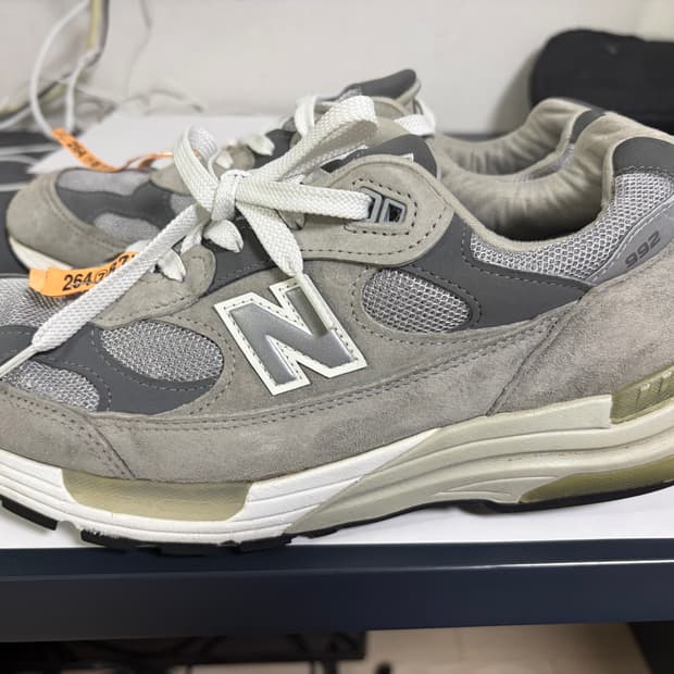 뉴발란스 992 made in USA 그레이 실버 메탈릭 판매합니다