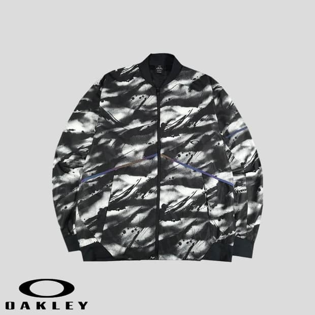 오클리 블랙 화이트 로고 페인팅 바람막이