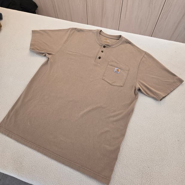 맛있게 익은 칼하트 반팔 헨리넥 티셔츠 베이지 L