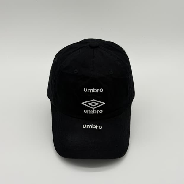 [F] 엄브로 로고 블랙 볼캡 모자