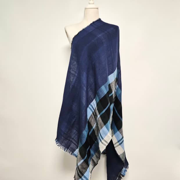 (새상품)비비안웨스트우드 네이비 체크 숄 머플러 