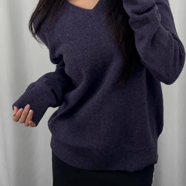 폴로 퍼플 램스울 브이넥 니트