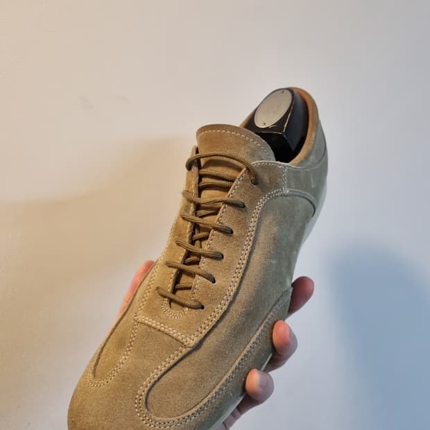 프라다 스포츠 스웨이드 탄베이지 트레이너 9.5