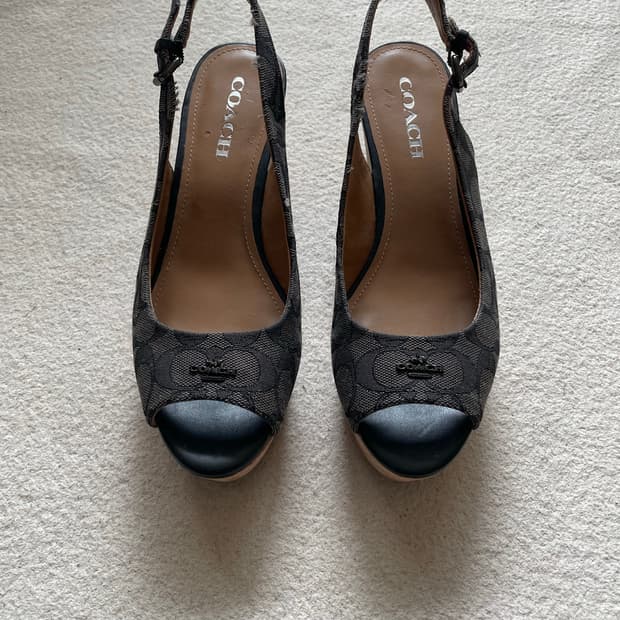 [COACH] 코치 시그니처 로고 슬링백 웨지 샌들