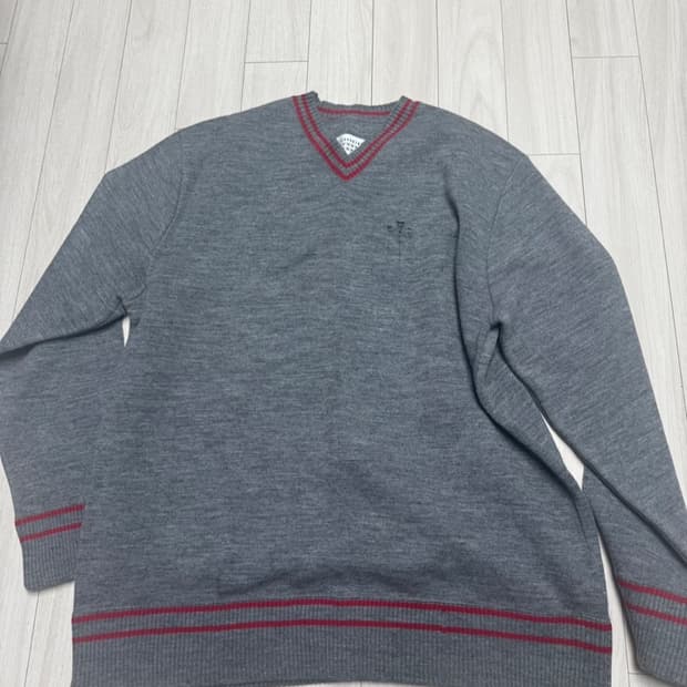 마르지엘라 브이넥 디스트로이드 니트 M