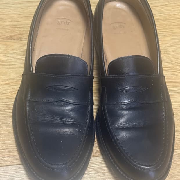 그라더스 로퍼01 레더블랙 265사이즈 팝니다