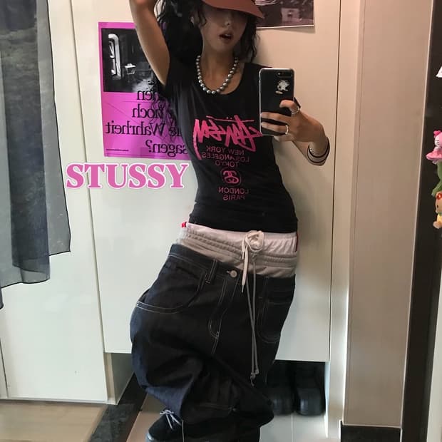 < Stussy World Tour Girls T-Shirt >