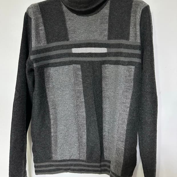 엠포리오 아르마니 터틀넥 니트