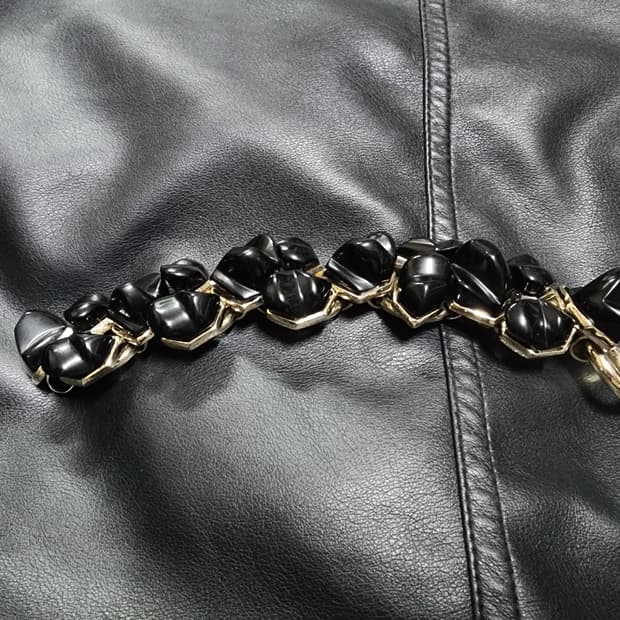 발렌시아가 팔찌