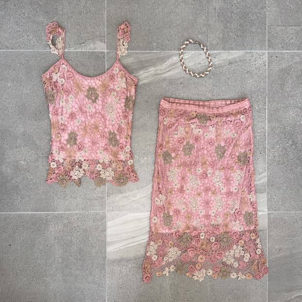 Dusty rose pink flower crochet setup