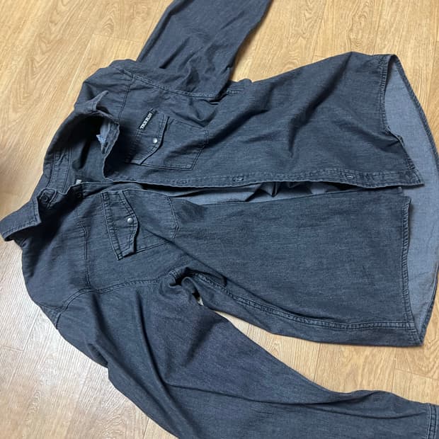 TRUE RELIGION 데님 흑청 자켓 