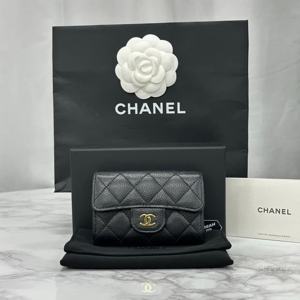 샤넬 클래식 똑딱이 금장 카드지갑 내장칩