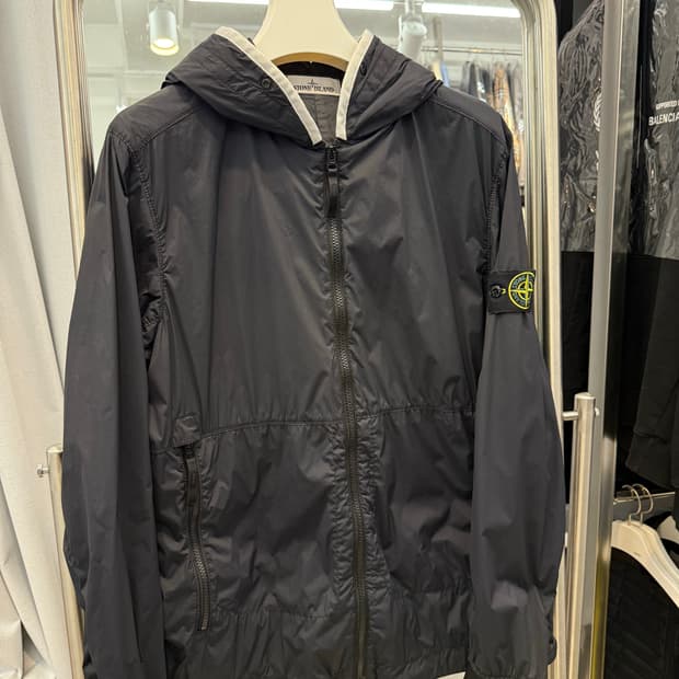 스톤아일랜드 스킨터치 바람막이 22ss M