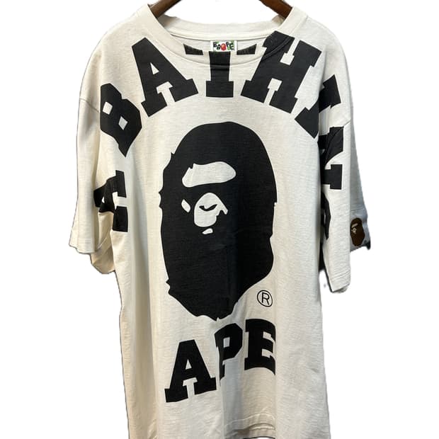 베이프 솔리드 화이트 컬리지 로고 티셔츠