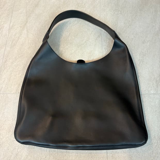 오프화이트 코스모폴리탄 호보