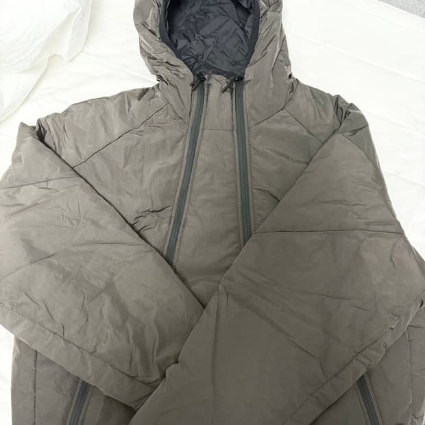 모이프 더블집 인슐레이트 파카 25시즌 2사이즈 판매합니다.