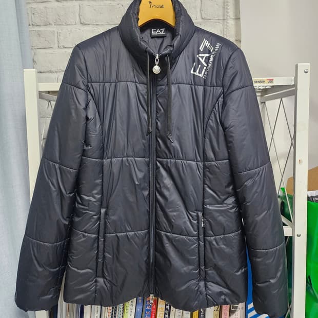 엠포리오아르마니 여성패딩 66 후드 경량패딩 AD05