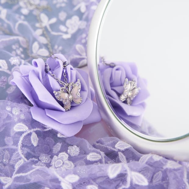 Anna sui 뮤트퍼플 큐빅 포이트 목걸이