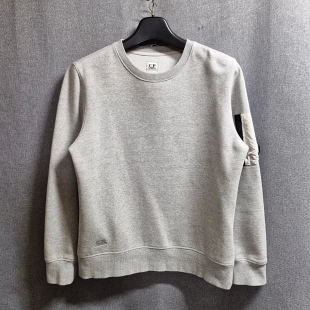 cp컴퍼니 렌즈 맨투맨