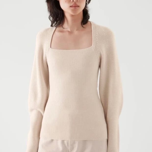 코스COS 스퀘어넥 니트