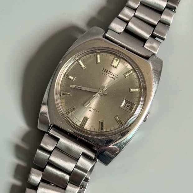 vintage SEIKO 5 Automatic metal watch