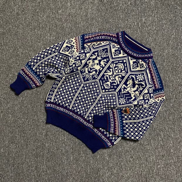 🌊Dale of Norway pattern knit