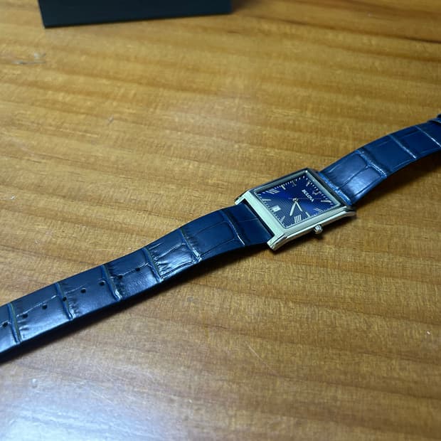 부로바 서튼 시계