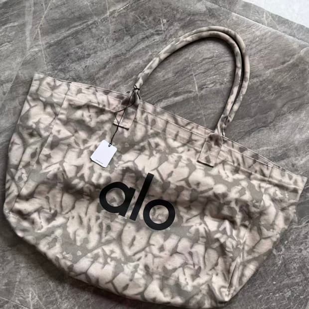 알로 요가 아이코닉 쇼퍼 토트 백 그레이 타이다이