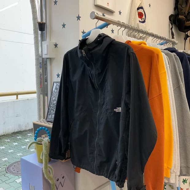 The north face (black)