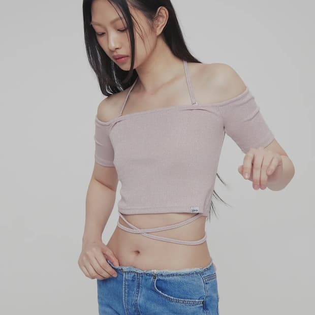 큐리티 OFF-SHOULDER STRING 핑크 크롭 탑