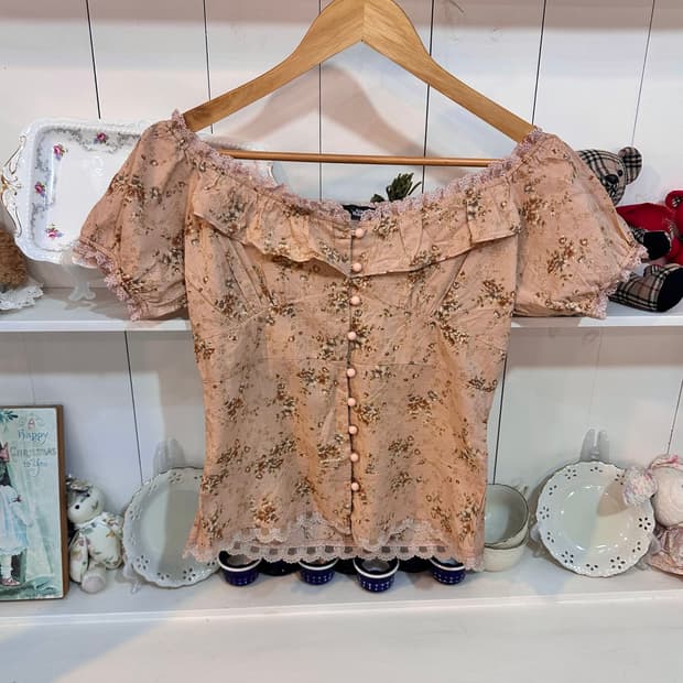 Ank Rouge(앙크루즈) 베이지 플로럴 오프숄더 레이스 블라우스