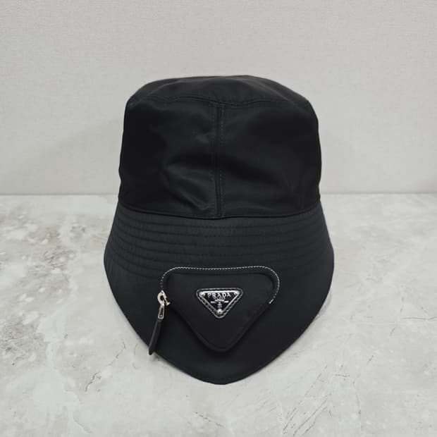 프라다 리나일론 파우치 버킷햇 모자 xl사이즈 판매