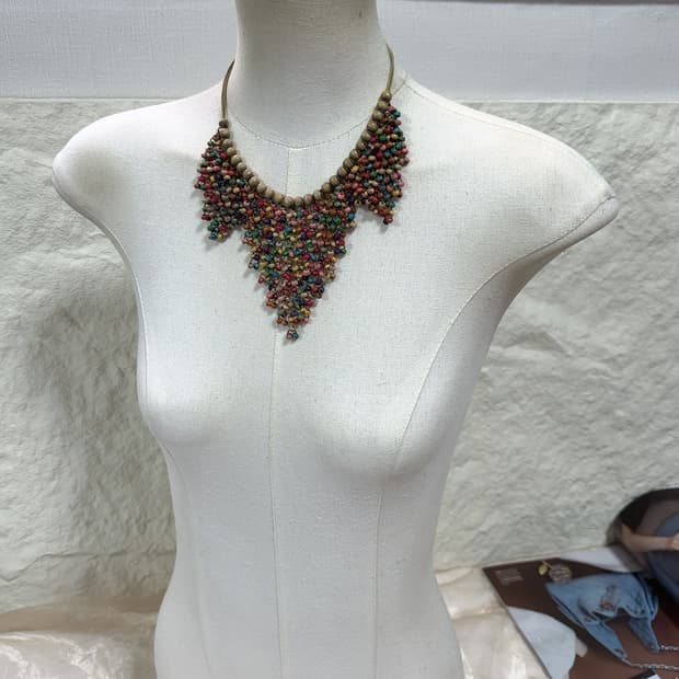 빈티지 컬러톤 우드 태슬 목걸이