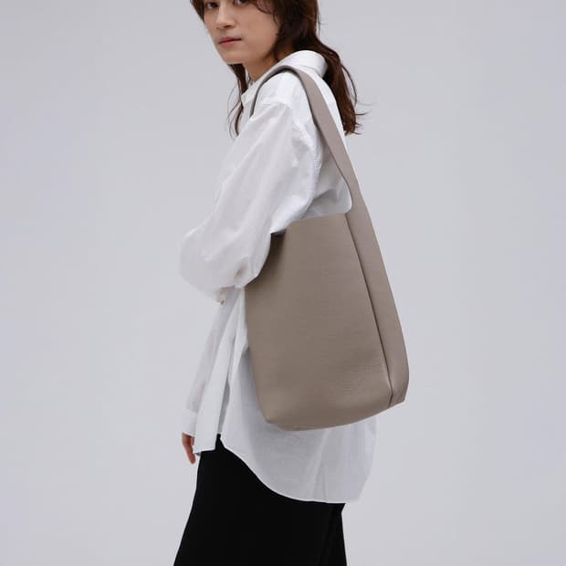 AETA 아에타 PG32 숄더백 아모멘토 더로우 파크백