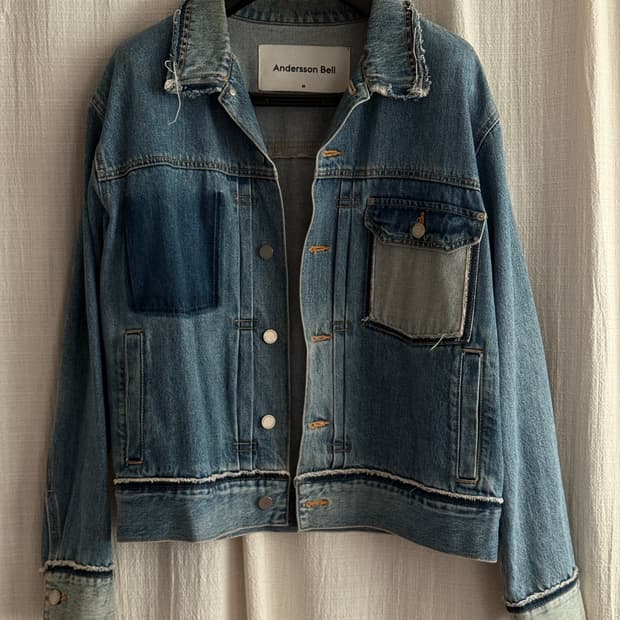 앤더슨벨 데님 자켓입니다. 