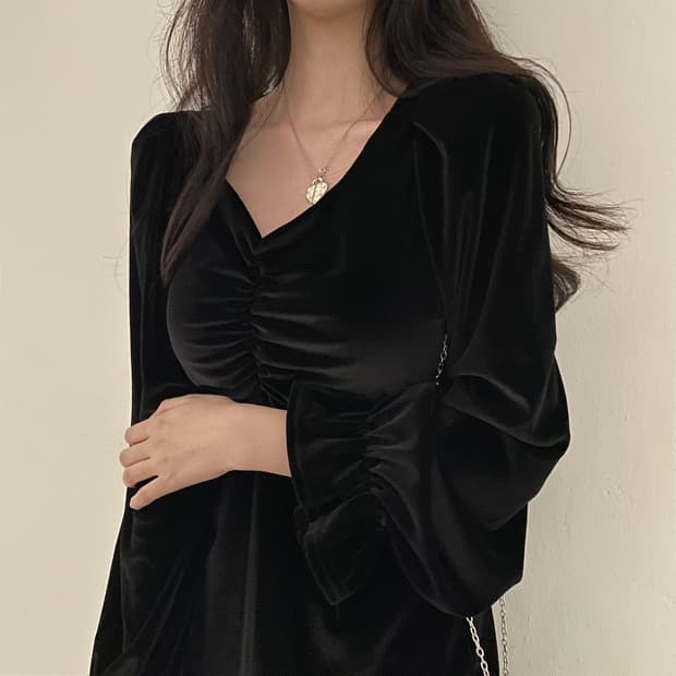 에이블리 무신사 지그재그 연말룩 공겜여주 에이블리 벨벳 블랙 원피스