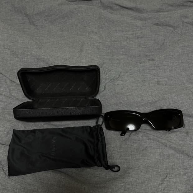 [OS] 발렌시아가 오버사이즈 렉탱글 선글라스 블랙