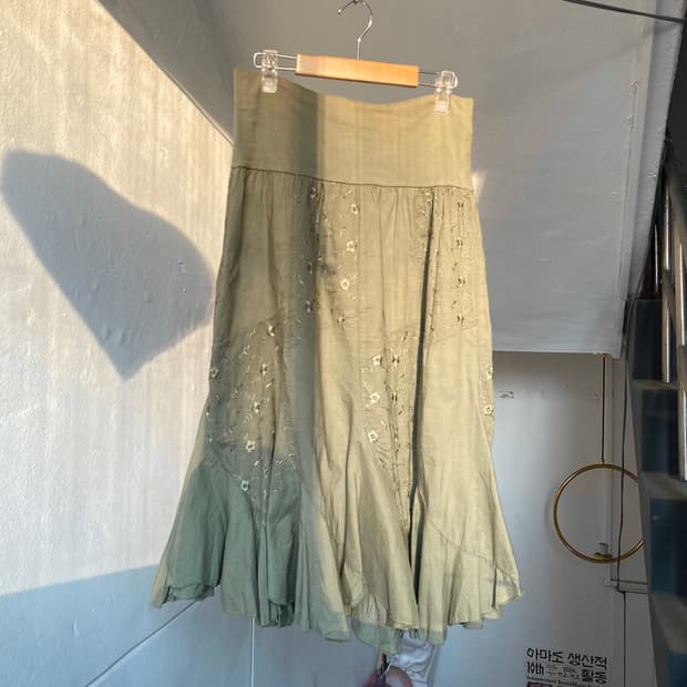 MADE IN ITALY 카키 언발 스커트