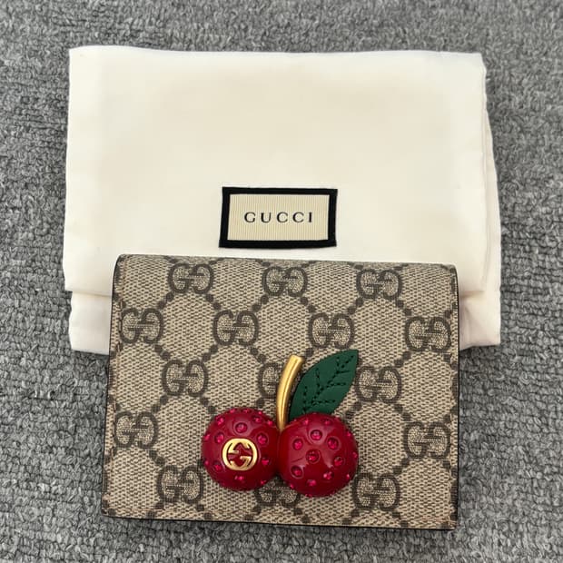 구찌 체리 GG 수프림 지갑