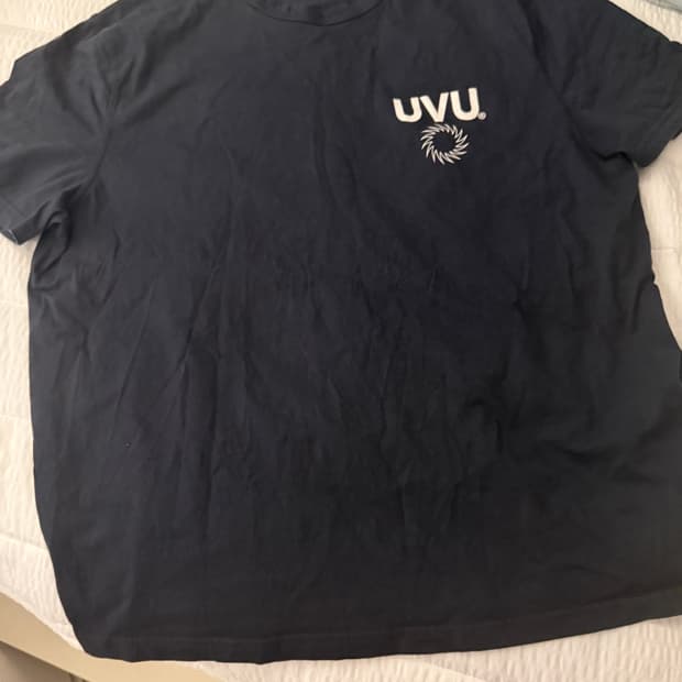 uvu 인시그니아 반팔티 m