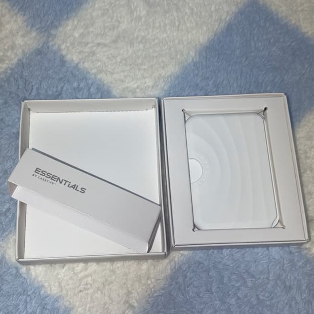 (새상품) 케이스티파이 리플지갑 White