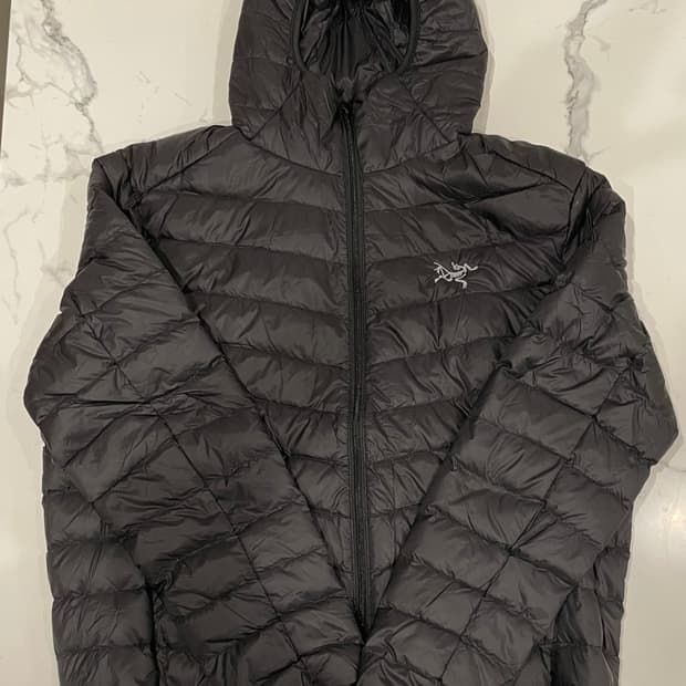 아크테릭스 블랙 후드 경량패딩