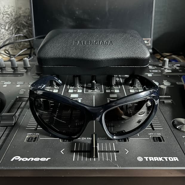 발렌시아가 선글라스