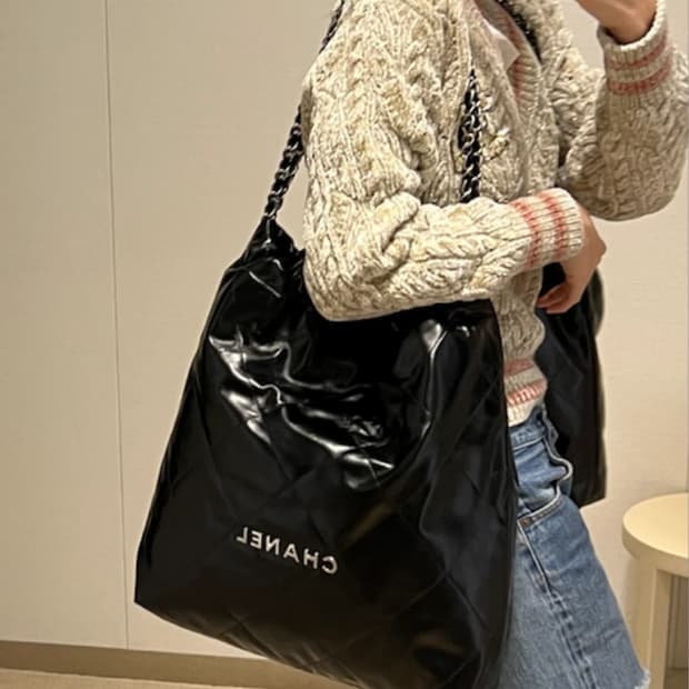샤넬 22백 라지 블랙 카프스킨 실버메탈