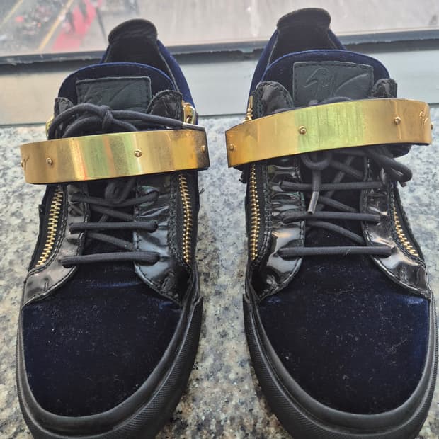 쥬세페 자노티 메탈 스트랩 벨벳 로우탑 스니커즈 42 판매합니다